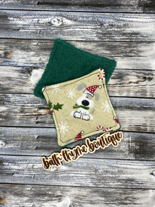 Tan Christmas Puppy on Green Make-Up Remover Pads